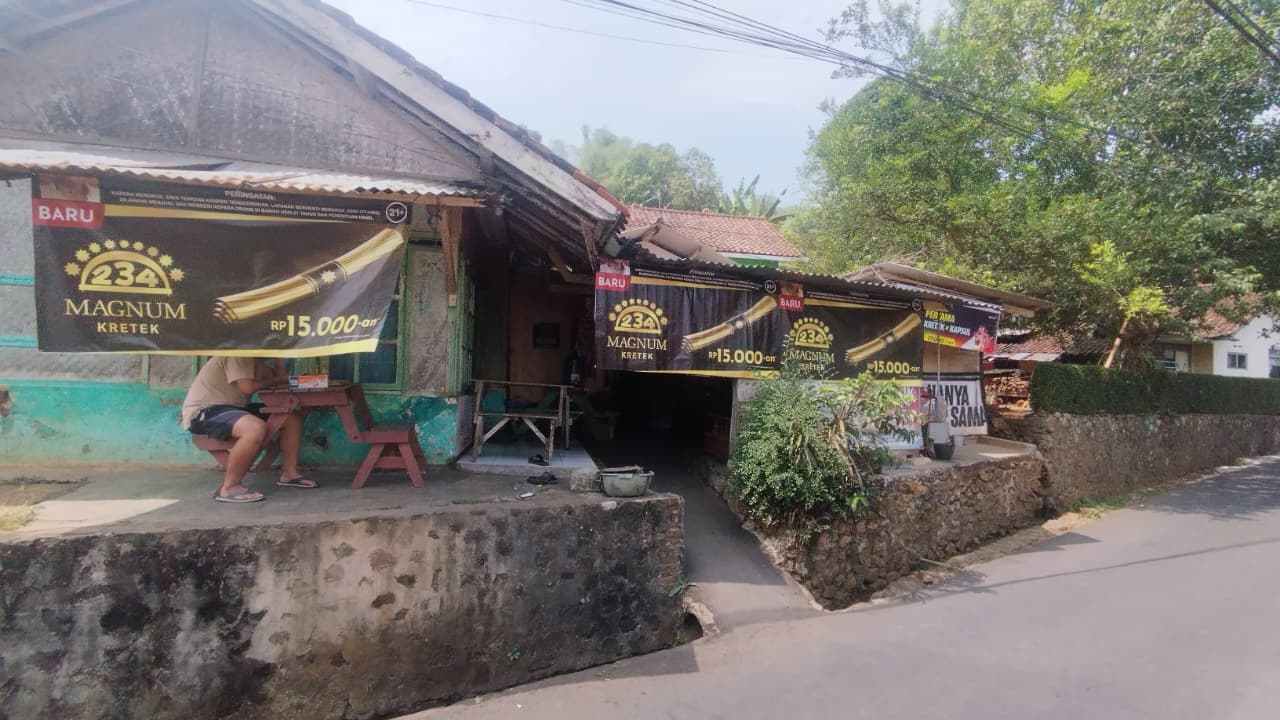 Suasana warung